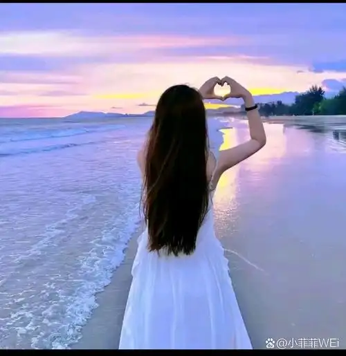 背影比心唯美图片小鸟依人图片美女海边比心背影照片漂亮美女比心背影