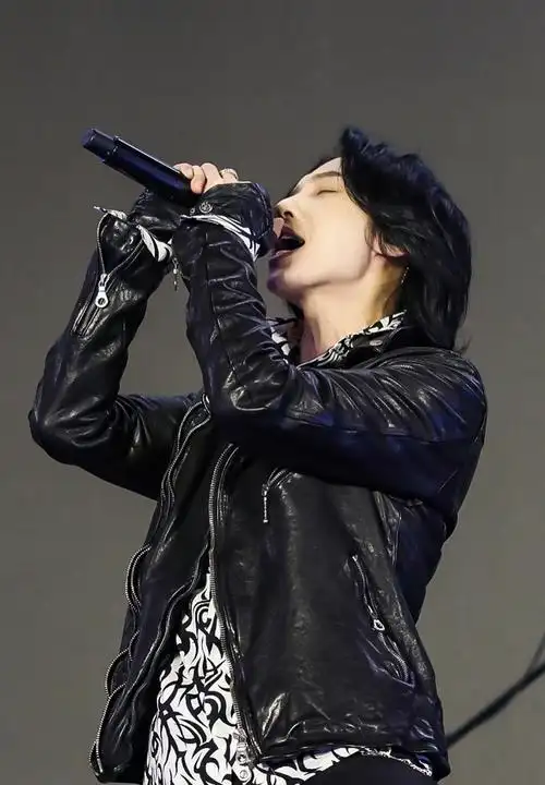 求张淇皮衣品牌