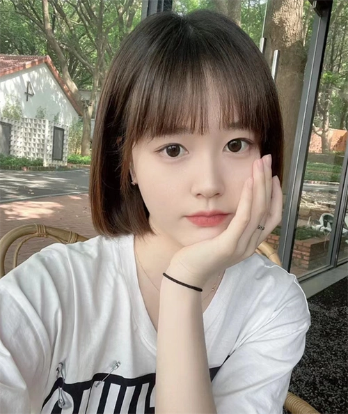 一刀切沙宣短发波波 直短发利落干练超个性_波波发型 - 美发站