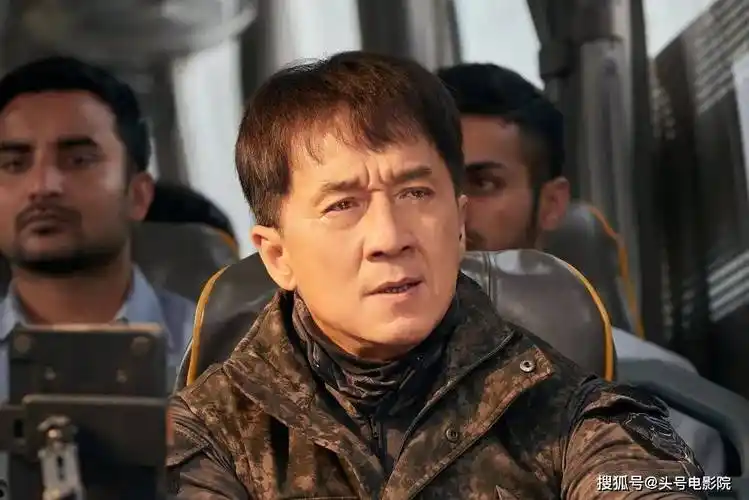 成龙好惨!5亿拍了一部"战狼",拖了5年才上映,结果变网络电影