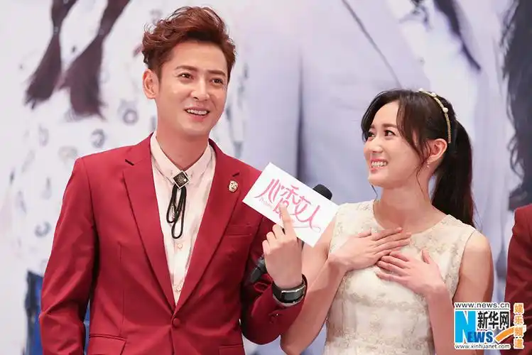 《心香女人》探班 韩栋现场抱江铠同男人味足