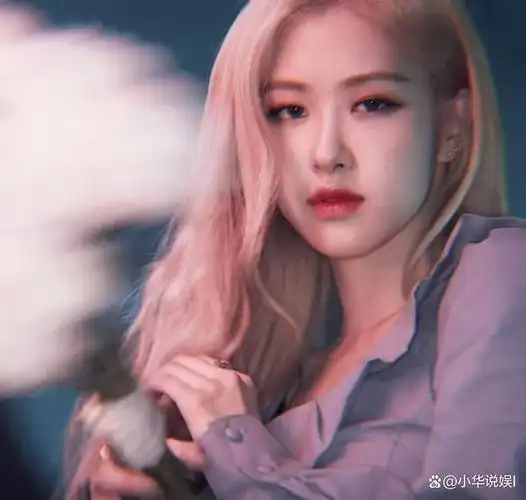 朴彩英,一个备受瞩目的韩国偶像,她的美貌和才华让无数人为之倾倒.