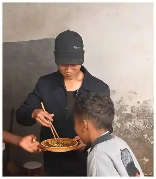 玫瑰孕晚期抓山鸡风波遭遇吴建云揭发哭泣吴子安身陷困境