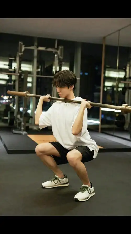 王俊凯平时没少健身吧