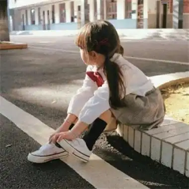 可爱的图片萌女孩真人小孩子 超乖巧的小女生高清微信头像大全_女生