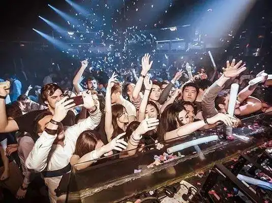 惠东这里能和美女尬舞,还有全场齐蹦迪,小长假high起来