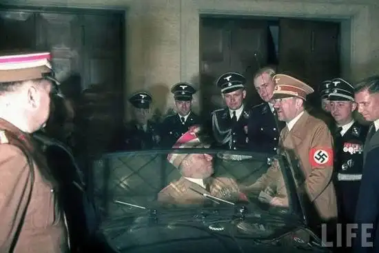 [转贴]罕见纳粹德国百幅彩照!