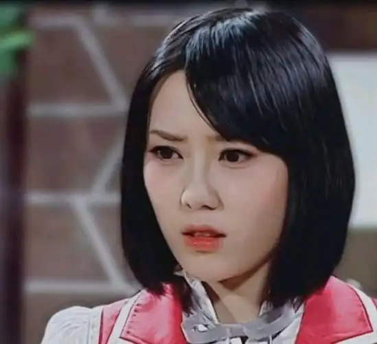 萌学园#"艾瑞克,你不要有事啊"乌克娜娜握着艾瑞克的手,担心地 ,""