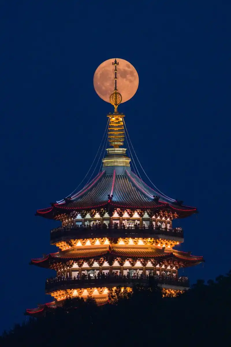 九月动态激励计划# 雷峰塔,位于中国浙江省杭州市西湖区,是杭州档