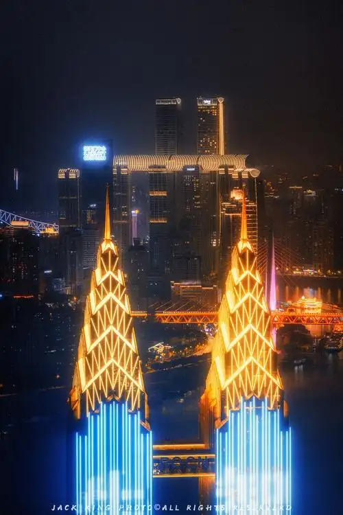 风光双子塔与朝天门