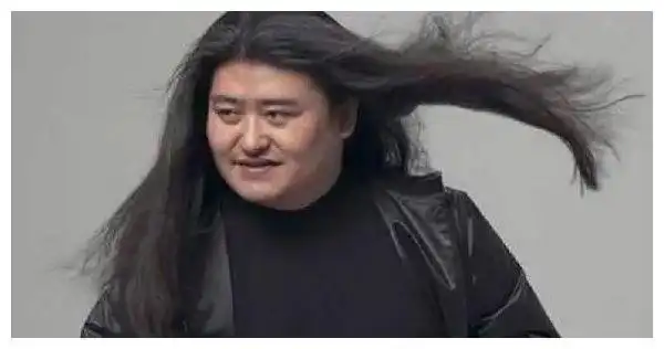 55岁歌王刘欢病情恶化妻子相守32年如今的他现状令人堪忧