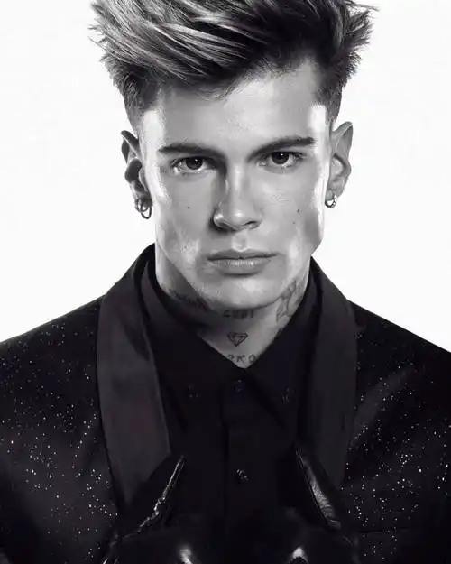 西班牙网红男歌手,性感身材小鲜肉_perez_victor_媒体