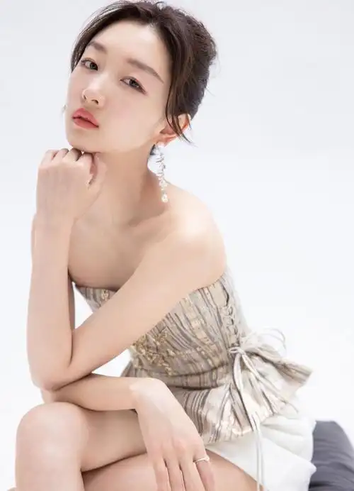 在谷雨邂逅周冬雨