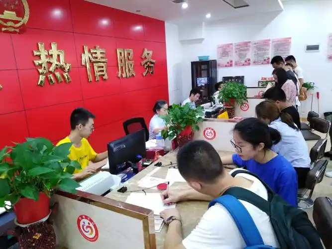 临渭区民政局婚姻登记处"七夕节"新人扎堆领证秩序井然