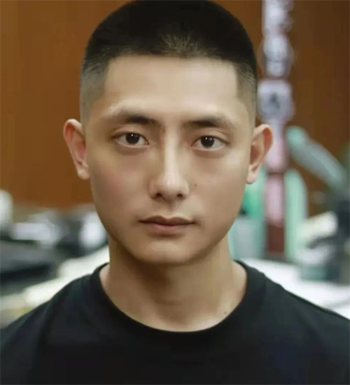 夏季最新男生短发 清爽寸头碎盖头_男士短发 - 美发站