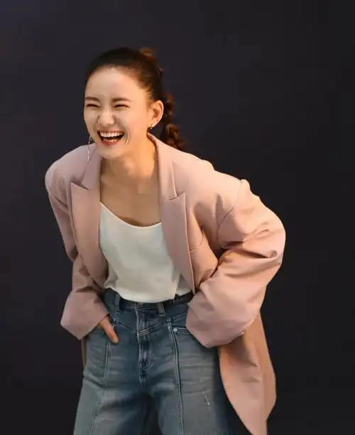 p>馨子(angel),原名楼安琪,1985年11月30日出生于上海市虹口区,中国