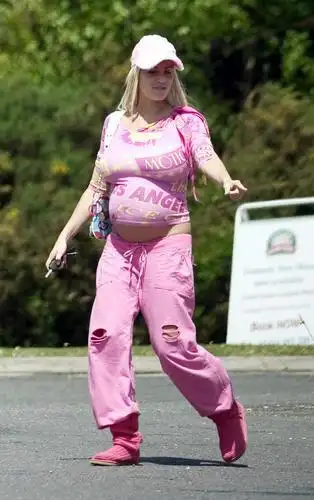 孕味十足娱乐圈的美艳大肚婆组图