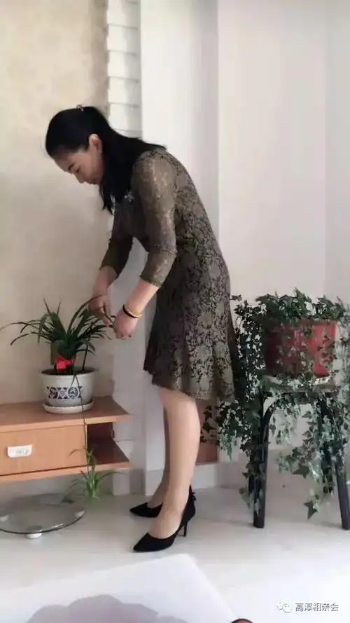 女,42岁,离异有小孩归对方,身高165cm,体重51公斤中专学历,目前在高淳