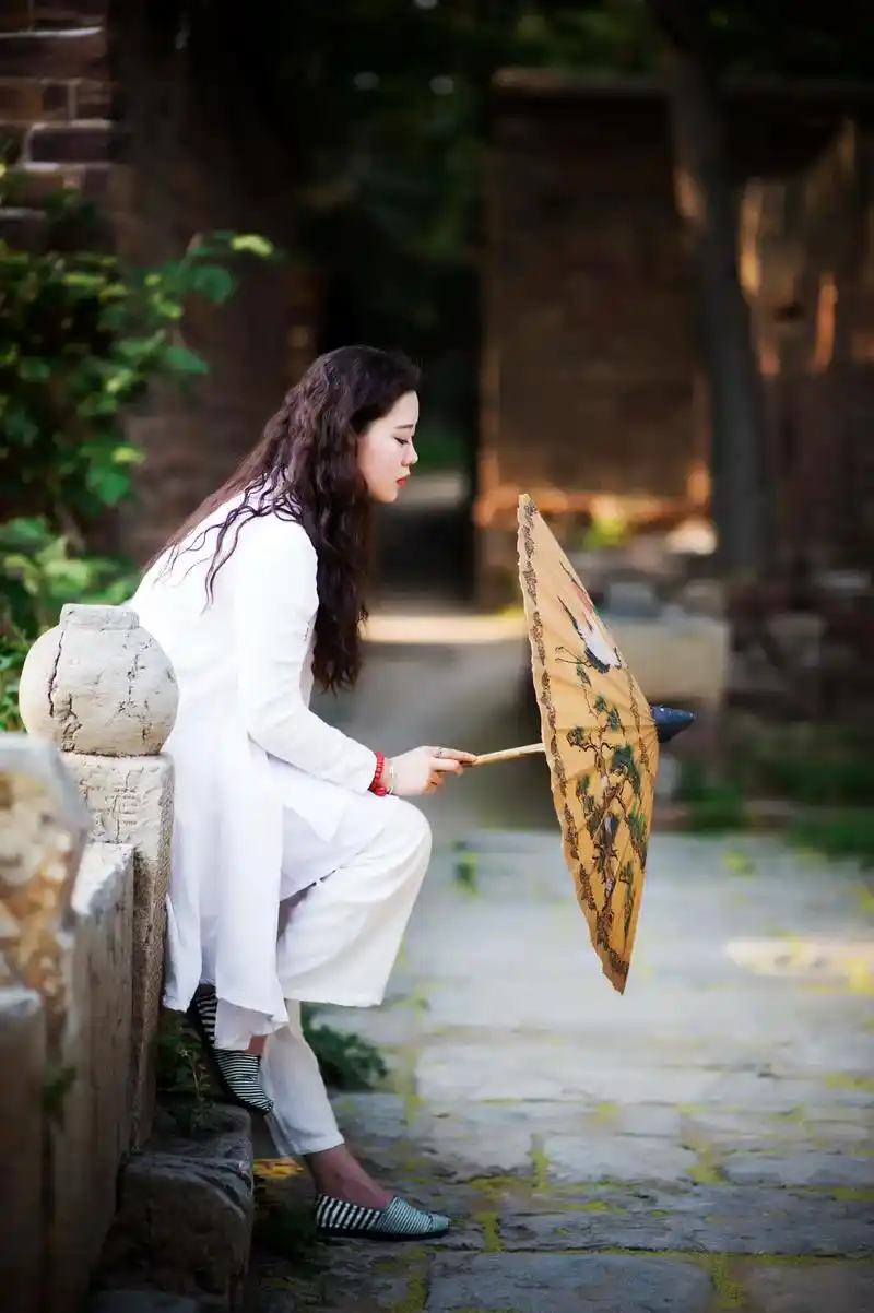 人像摄影,人物的面部表情至关重要. 而有些人的表情却