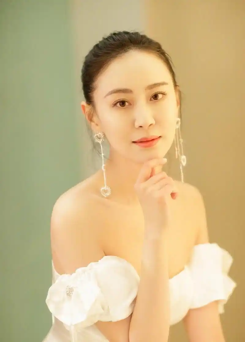 天津美女演员王乐君,温婉柔情,知性优雅
