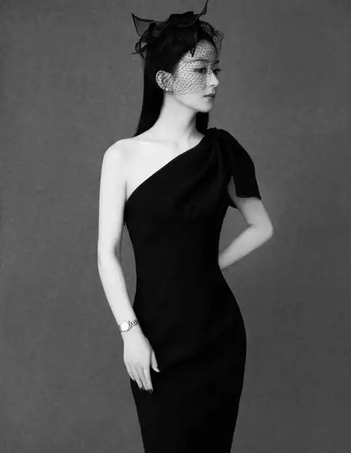 赵丽颖黑色长裙造型