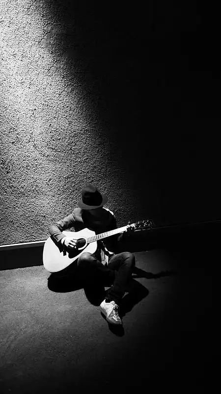 孤独一个人背景图