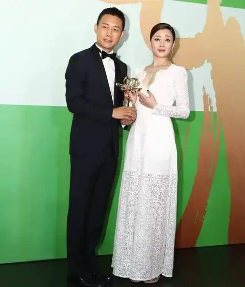 张译:苦守10年初恋未果,成名后闪婚二婚女人,他到底经历了什么_郭娜