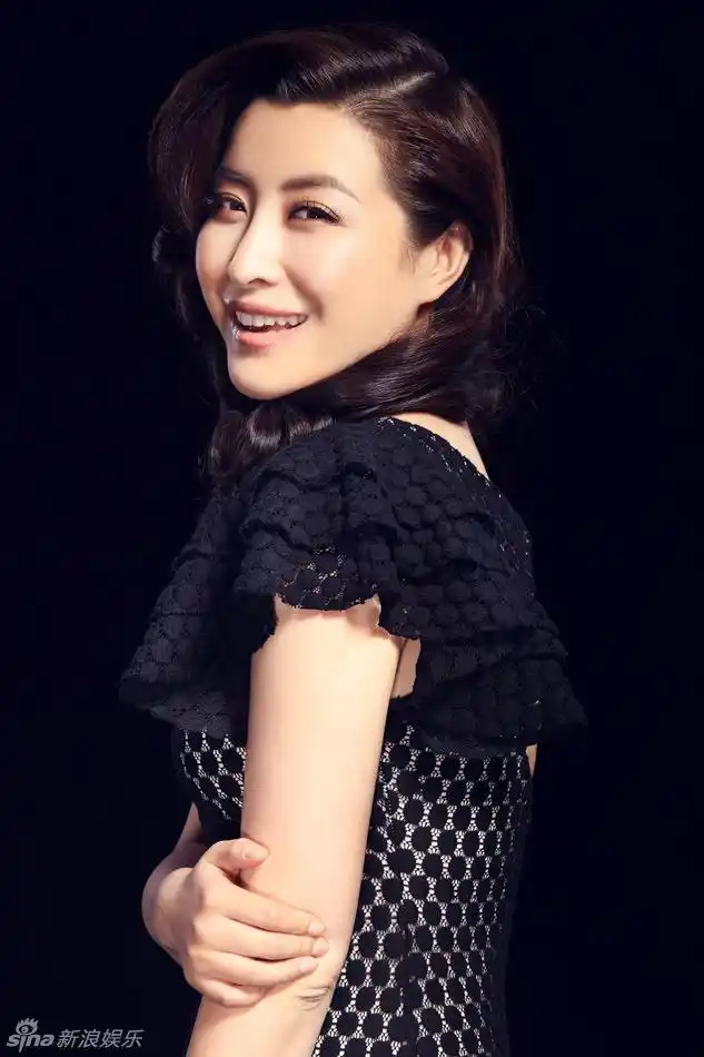 王雅捷优雅大气