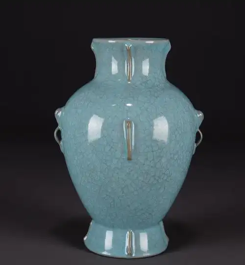 汝瓷天青釉冰片辅耳瓶