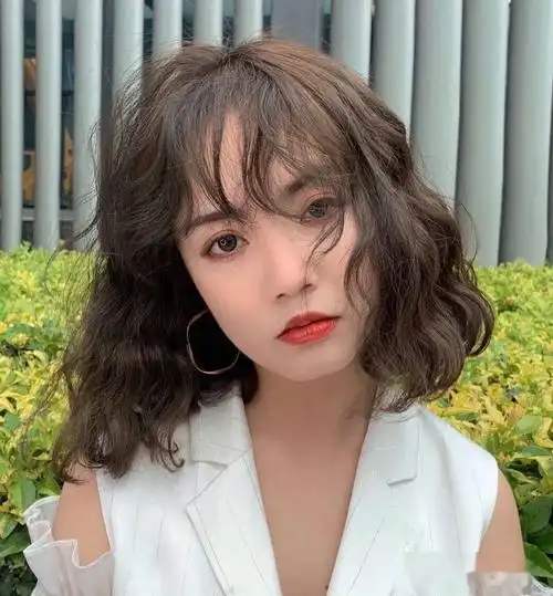 冬季流行"锁骨造型烫"你确定不试试?_发型