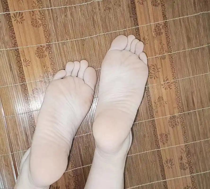 34码的小脚有没有味?