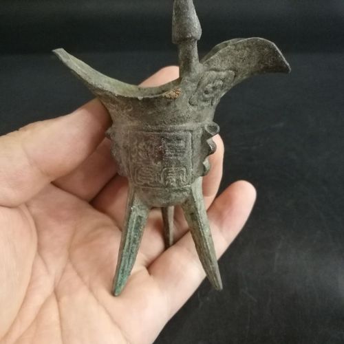 古玩杂项收藏战汉青铜酒爵杯帝王酒杯绿锈包浆 器型规整 品相完好