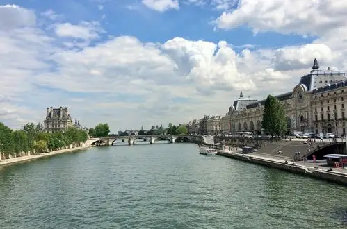 到此一拍塞纳河畔