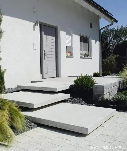 国外自建房讲究门面,水泥现浇做阶梯式入户,"高级"才是第一位