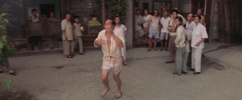 《功夫》里那个白里透红的娘炮裁缝,哭哭啼啼地喊着"会功夫也不是罪啊