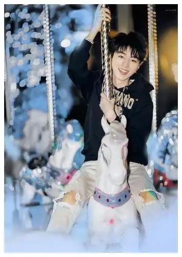 追星典范王俊凯来袭,可爱十足的小迷弟|追星|王俊凯|典范_新浪新闻