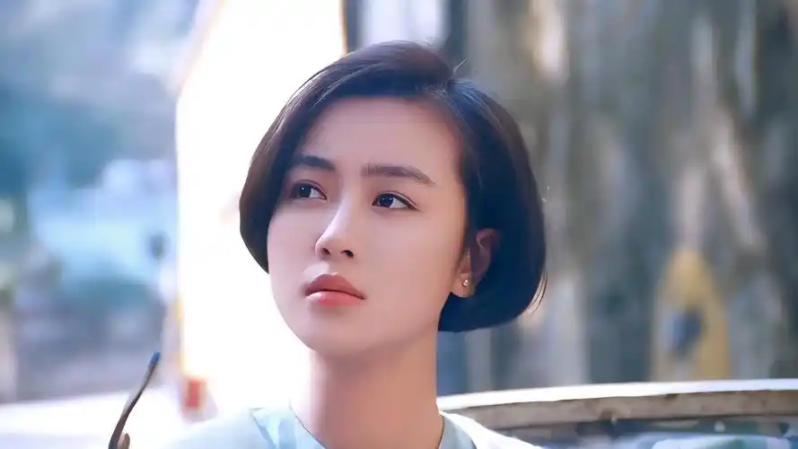 再回首:短发袁洁莹,谁说不好看我要打他,哼哼