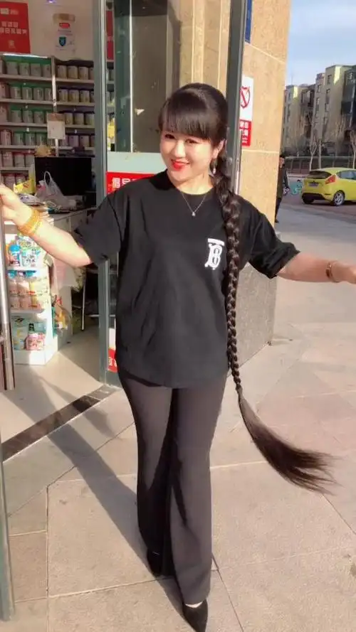 长发飘飘:乔金子  我的辫子留了15年,剪了.  10.1 万 7328 103