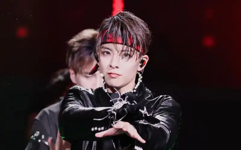 刘逸云采访称太忙未与宋茜见面,曾给宋茜发短信说"想你"