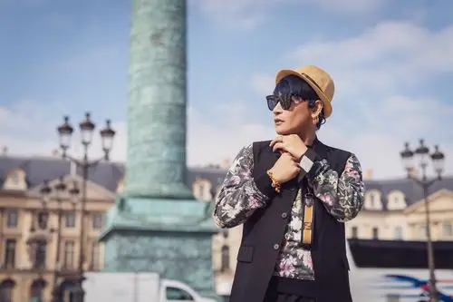 陈志朋时尚大片来袭 巴黎街头如行走的荷尔蒙