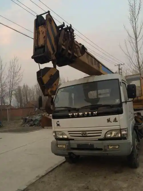 柳工国标大八吨吊车