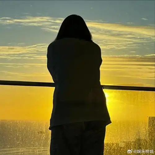 韩素希ins更新夏威夷照片#韩素希ins更新了夏威夷的照片,美女玩的