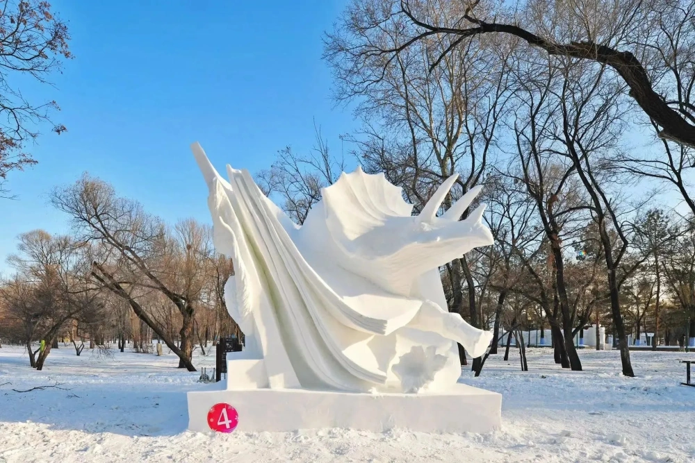 第九届黑龙江省大学生雪雕比赛落幕20件精美作品亮相