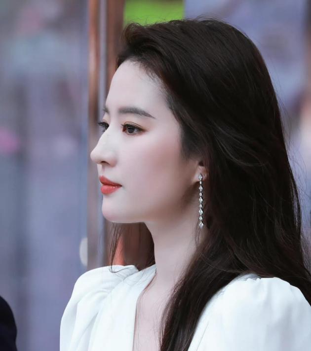 刘亦菲真是从小美到大,比例让人羡慕