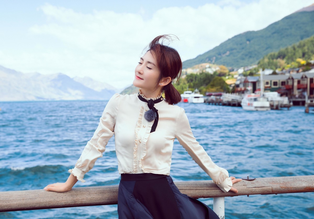 综艺女王谢娜直播首秀吸粉近50万!想在直播间再造一个"快本"