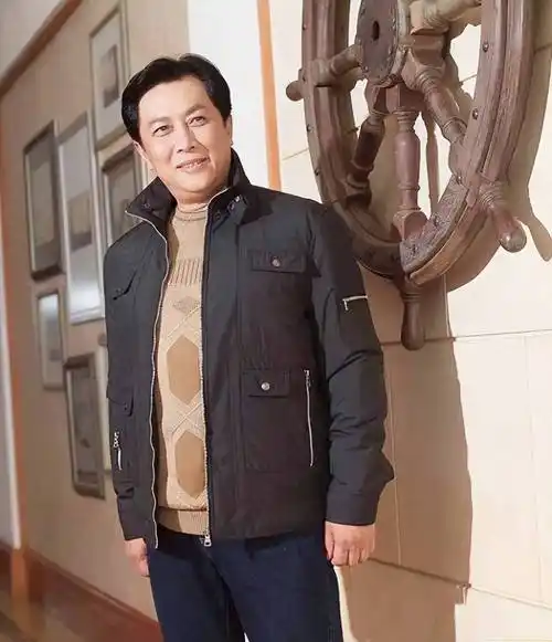 唐国强现状:国内淘金,妻儿在国外花,为残疾儿子的婚恋担心_星八卦_扒