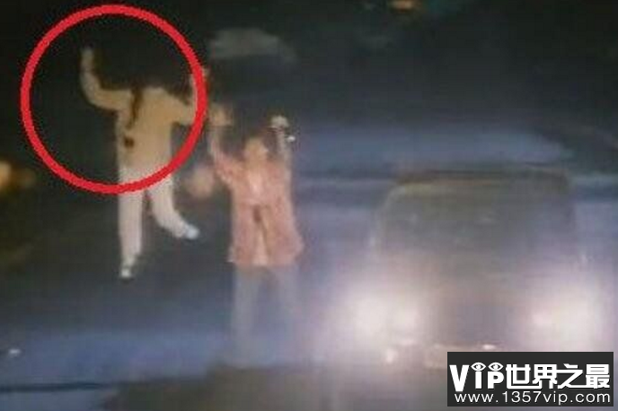 从此之后的香港街头就出现了辫子姑娘鬼魂传闻事件,香港中文大学的