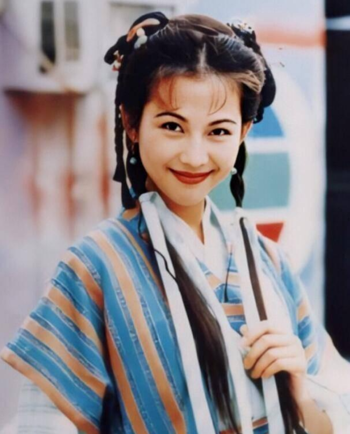 回顾蔡少芬嫁小丈夫张晋婚后连生三胎一家五口蜗居80㎡公寓