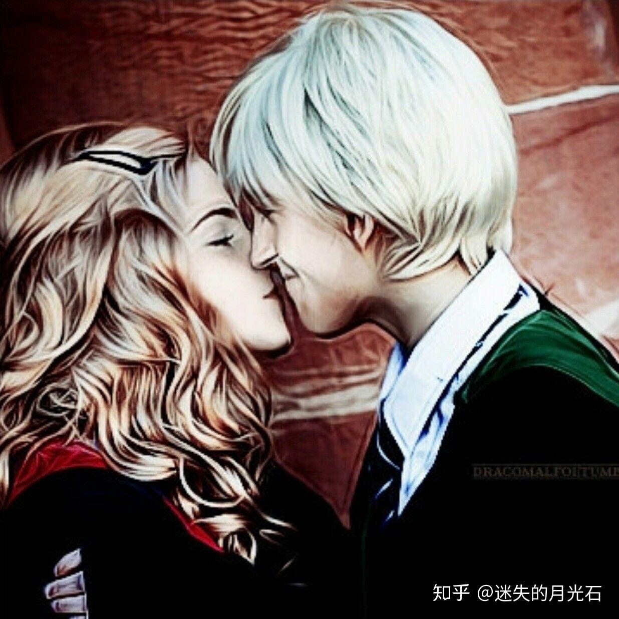 中,有哪些细节可以看出赫敏的扮演者艾玛·沃特森曾暗恋马尔福扮演者