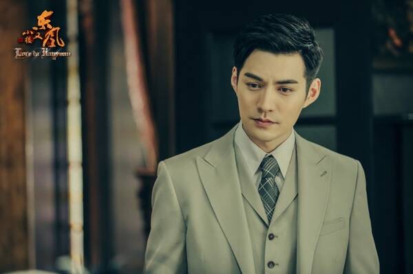 颜值演技双在线  《小楼又东风》严屹宽隐忍情深